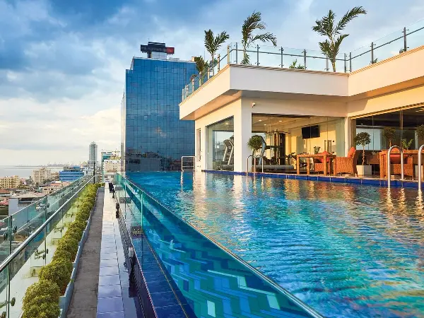 A 5⭐ luxury hotel offering elegant rooms, ocean views, fine dining, and a prime location near Colombo’s main attractions