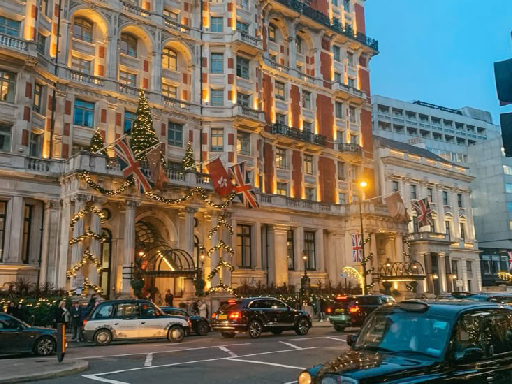 A legendary 5-star luxury hotel on the River Thames offering elegant rooms, fine dining, and classic British hospitality.