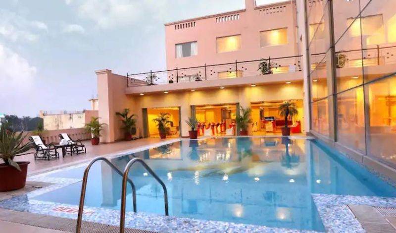 A comfortable mountain resort offering cozy rooms and beautiful views near the Kedarkantha trek base.