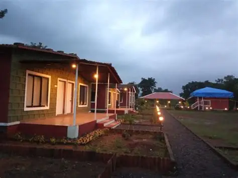 Basic but clean non-AC/AC cottages located near the river bank.