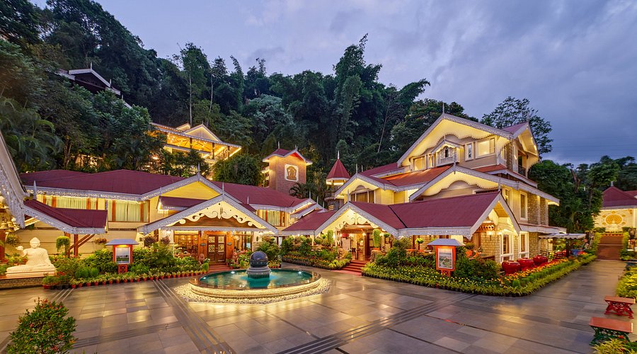 A heritage luxury hotel located in the heart of Gangtok, inspired by traditional Sikkimese royal architecture. The hotel offers elegant rooms with beautiful views of the Himalayas, fine dining restaurants, landscaped gardens and warm hospitality, making it a perfect stay for travelers exploring the scenic beauty of Sikkim