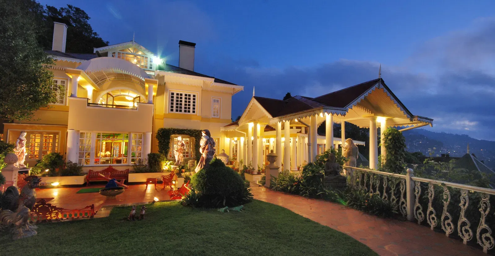 Description: An iconic 4-star luxury hill resort formerly the summer residence of the Maharaja of Nazargunj. It is designed in a 19th-century British colonial style and features high-end amenities like a heated pool, a multi-cuisine restaurant called The Magnolia, and a library bar. Situated opposite the Governor’s House, it offers a blend of mountain luxury and Victorian elegance, perfect for the final leg of the tour.