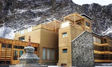 Description: This 5-star boutique retreat in Hunder village is built using traditional local stone and timber. It offers an unparalleled "glamping" experience with ultra-luxury suites that blend modern minimalism with Himalayan textures. The property features a rooftop organic garden, a heated indoor pool, and private decks for stargazing. It is strategically located near the Hunder Sand Dunes, allowing for easy access to the famous double-humped camel safaris.