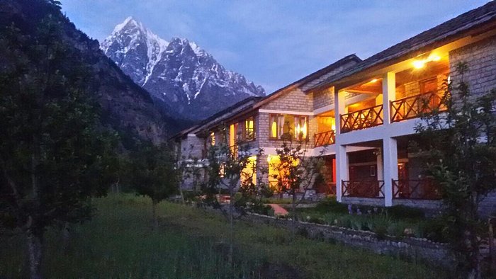 Description: A premium riverside retreat featuring luxury tents and cottages surrounded by apple orchards and cedar forests. It offers the perfect introduction to the mountains with modern amenities and organic local food.