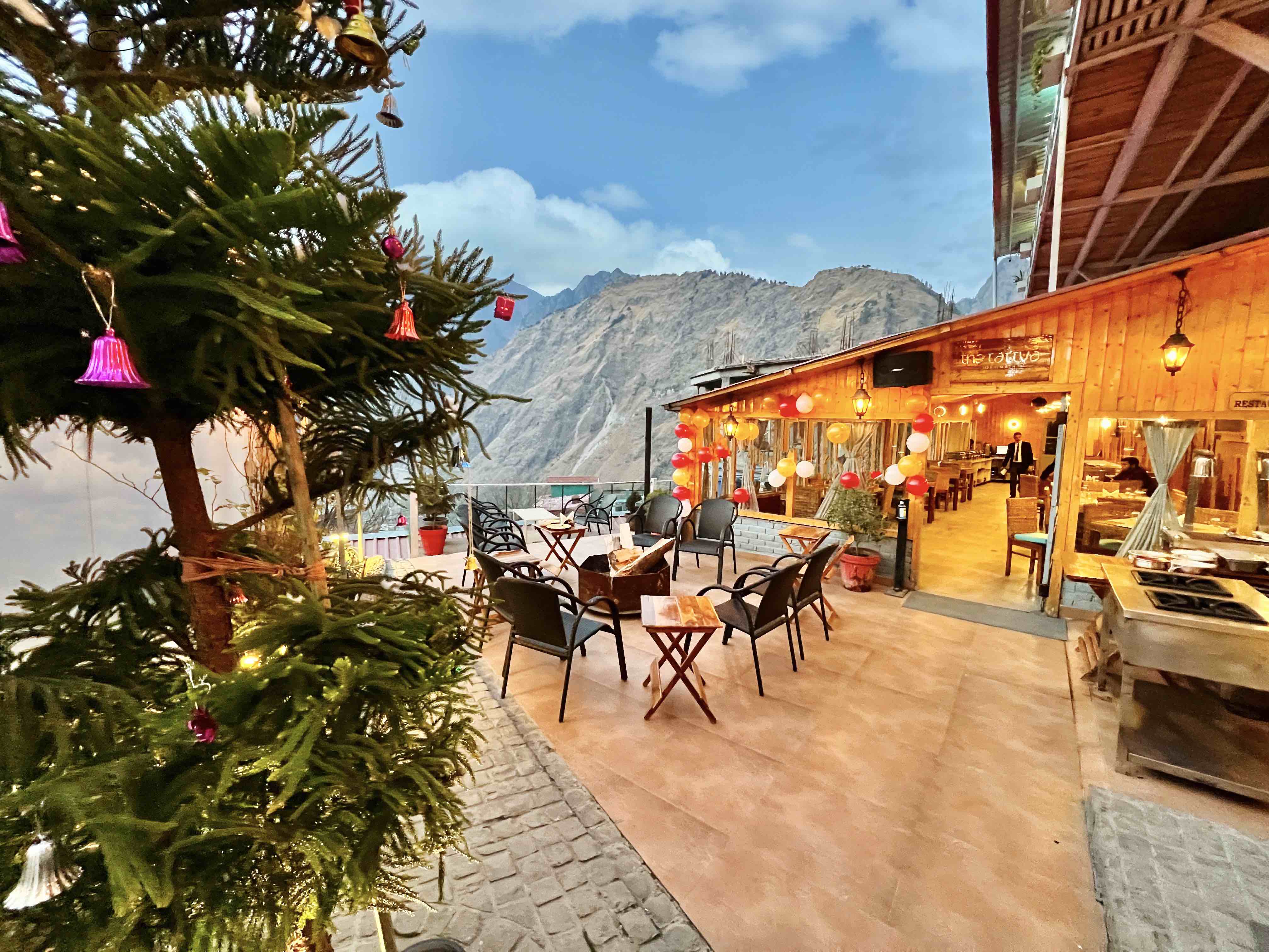 Description: Widely considered the best stay in Joshimath, this boutique resort features rooms with "electric bed warmers" and high-quality heaters, essential for the mountain chill. The architecture is rustic-modern, providing a cozy atmosphere with a multi-cuisine restaurant specializing in fresh Himalayan ingredients.