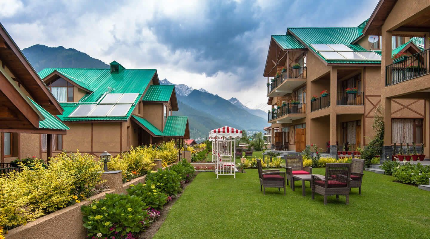 Description: A sanctuary of peace, this 4-star plus resort is located away from the city’s hustle, offering unobstructed views of the pine forests and mountains. Each room features contemporary wood-paneled walls, a fireplace, and a private balcony. The resort is famous for its hospitality, meticulously maintained gardens, and an "open-air" feeling that makes it a top choice for honeymooners.