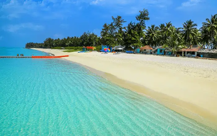 Description: A sophisticated 4-star boutique resort located on the long, slender island of Kadmat. It features spacious "Super Deluxe" AC rooms with large glass facades providing panoramic views of the turquoise lagoon. The resort is renowned for its high-end scuba diving school and its secluded stretch of private beach, offering a tranquil and upscale environment.
