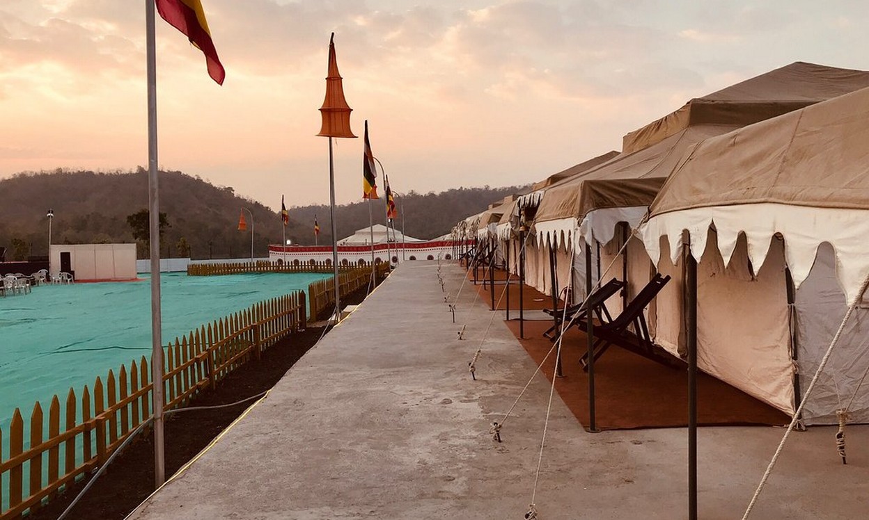 Description: For a more immersive experience, this luxury tented resort offers "Royal Tents" that combine the charm of camping with 5-star amenities. Each tent is air-conditioned and features premium interiors, en-suite bathrooms, and a private deck. The property includes a large clubhouse, a swimming pool, and organized cultural performances in the evening. Its location provides easy access to the laser light show and the main monument complex.