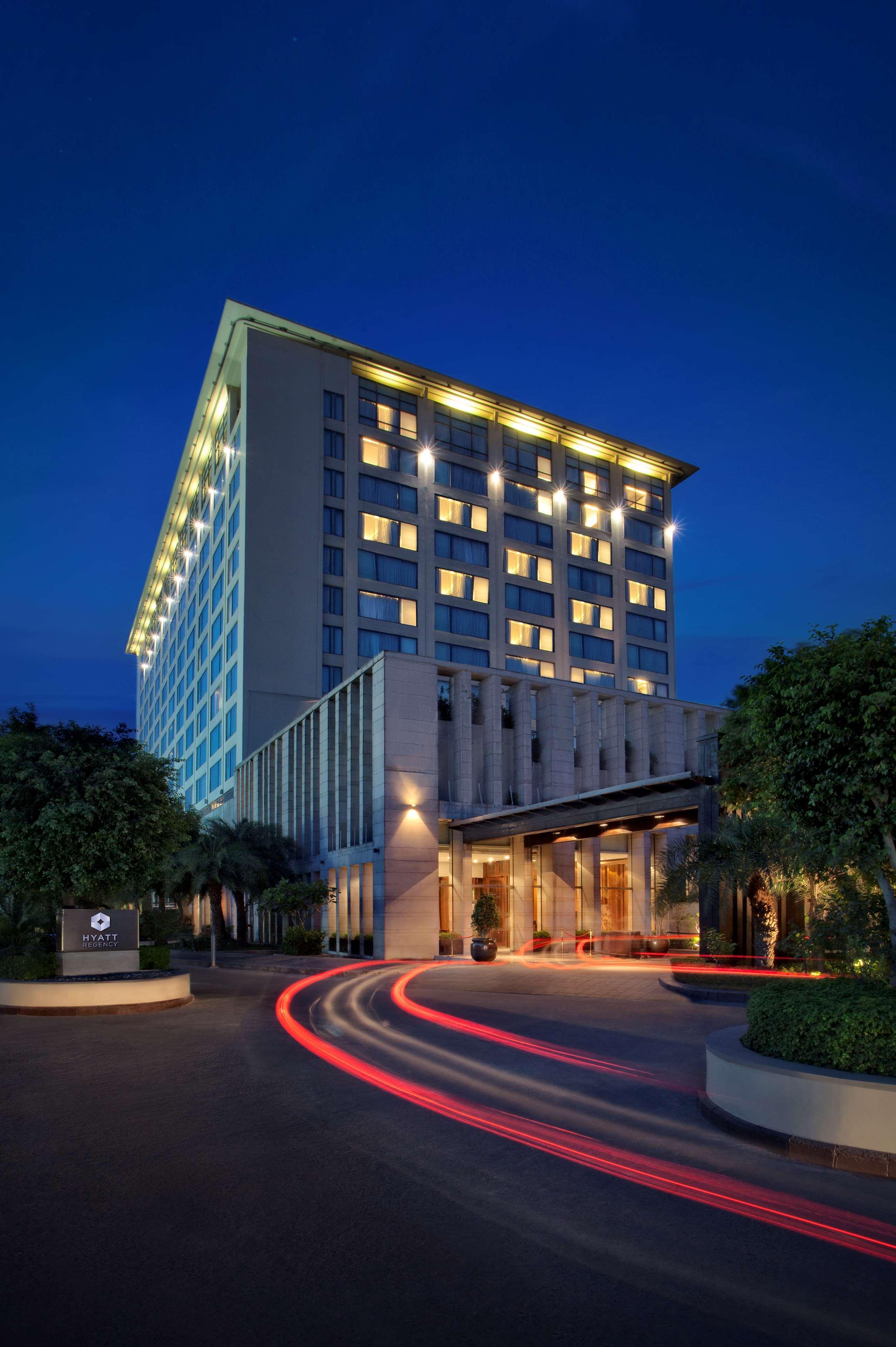 Description: A premier 5-star hotel located near the city center, offering refined luxury and exceptional service. The rooms are elegantly designed with modern amenities and large windows overlooking the city or the pool. The property features Shanti Spa, one of the best wellness centers in the region, and two upscale restaurants—Punjab Province for local flavors and The Scotch Bar for evening relaxation. It’s an ideal base to refresh after arrival before heading to the Golden Temple for a night ceremony.