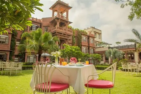 Description: An upmarket 4-star boutique hotel that blends heritage charm with a stylish, modern aesthetic. It is known for its incredible rooftop infinity pool and garden area, which provide a serene escape after exploring the Blue City. The rooms are spacious with high-quality finishes, and the property is praised for its personalized service and intimate atmosphere.
