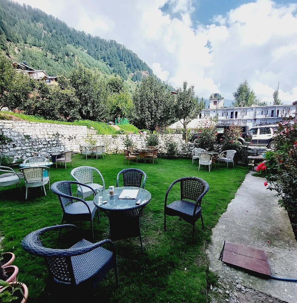 Description: A highly-rated 4-star resort situated near the Beas River, offering a tranquil riverside setting. The rooms are modern and well-appointed, with private balconies that provide soothing sounds of the river and clear views of the mountain ranges. The property features a multi-cuisine restaurant and a sun deck, making it an excellent base to relax and soak in the natural beauty upon your arrival in Manali.