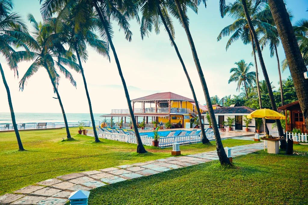 Description: An informal yet upscale beachfront resort situated on Ashwem Beach. The property features luxury tents and villas designed with traditional Goan aesthetics. It offers a full-service spa for couples' treatments, three distinct restaurants, and an outdoor pool overlooking the ocean. The resort is famous for its sunset views and direct beach access, allowing for romantic walks along the shoreline during the golden hour.