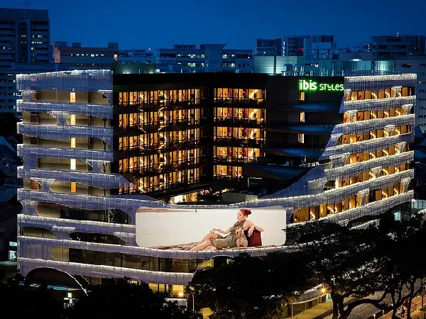 Modern compact rooms with essential amenities

Rooftop swimming pool

Located near Little India and Bugis district

Easy access to MRT stations