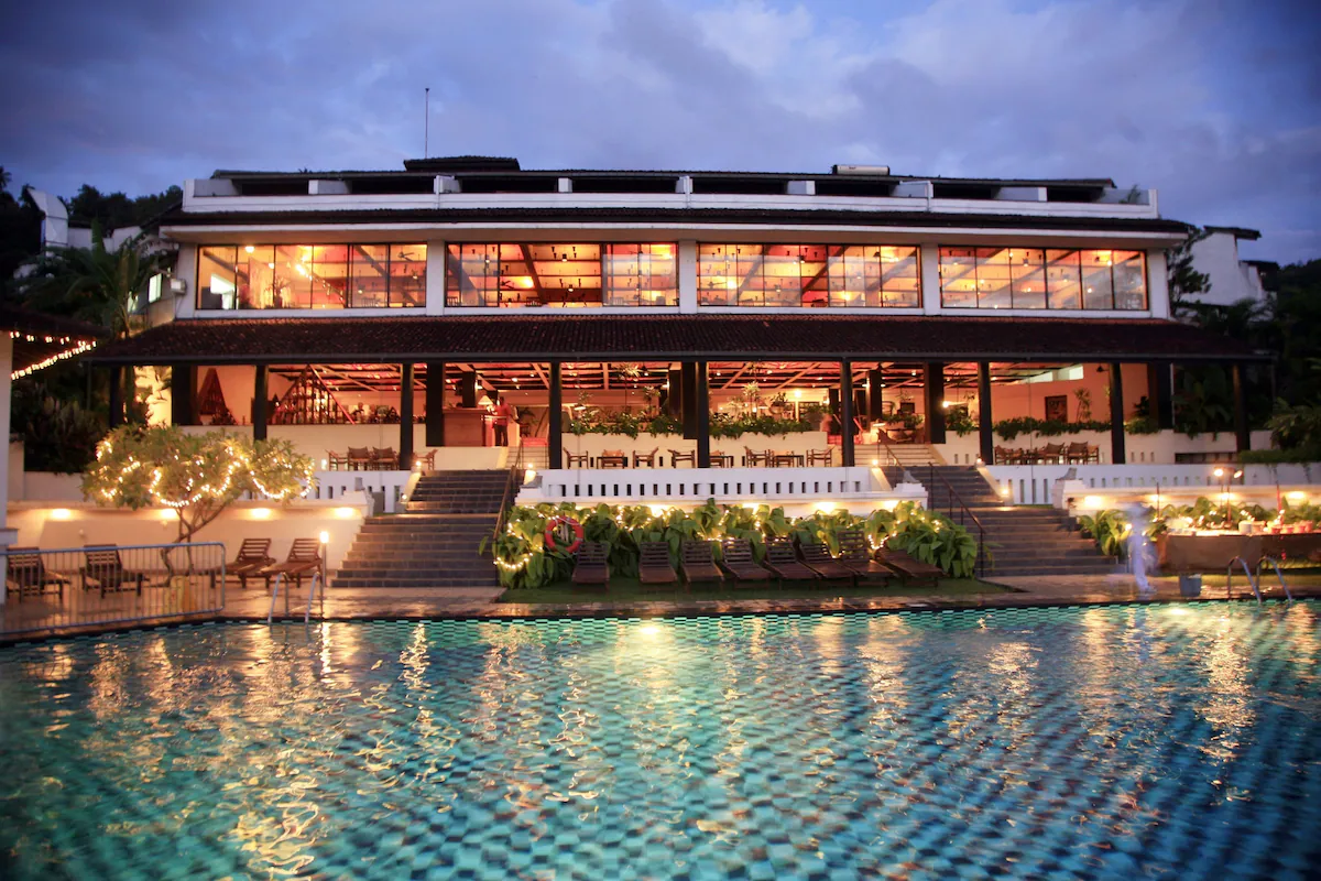 A scenic hillside resort with panoramic views of the Kandy valley, modern rooms, outdoor pool, spa, and convenient access to Kandy’s cultural attractions.