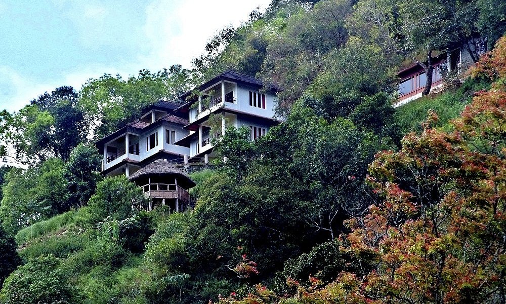 This eco-friendly luxury resort is perched higher on the hills, offering "luxury cliff" rooms. It features a world-class Sisal Spa and floor-to-ceiling windows for watching the sunrise from your bed.