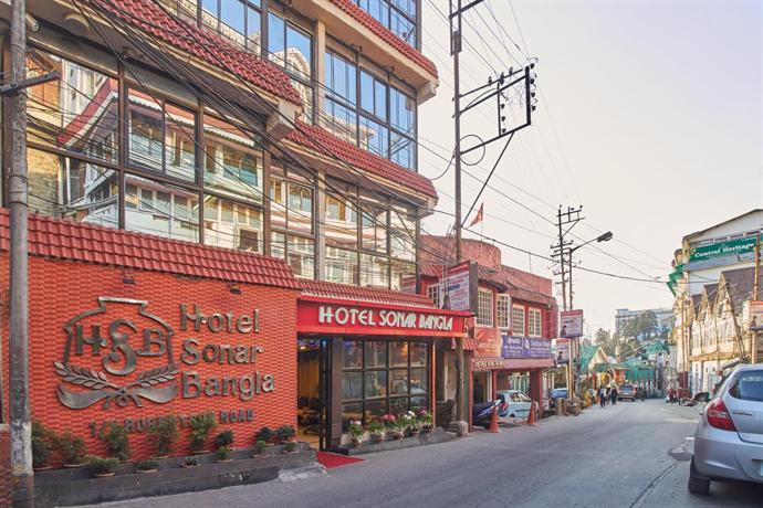 Located near the historic Clock Tower, this hotel combines modern amenities with a heritage feel. Some rooms offer views of the Kanchenjunga range on clear days.