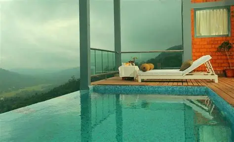 A mountain retreat that offers "Classic Jacuzzi Suites." It is located away from the town noise, providing ultimate privacy and a world-class wellness spa.